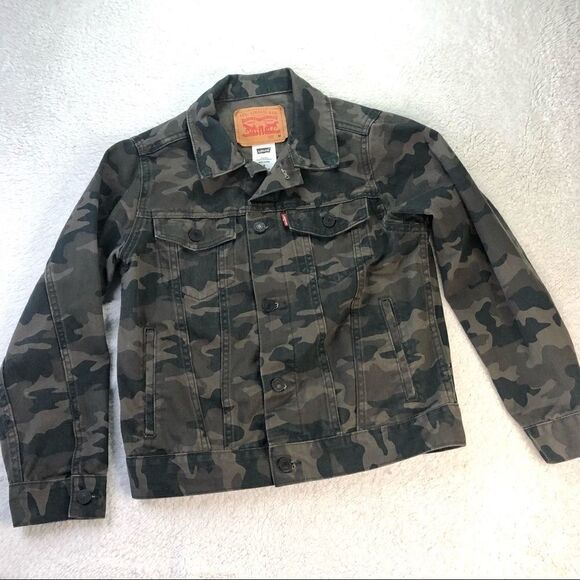 Levi's Other - LEVI’S KIDS CAMO TRUCKER DENIM JACKET EUC